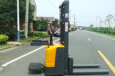 Ride-on Electric Stacker