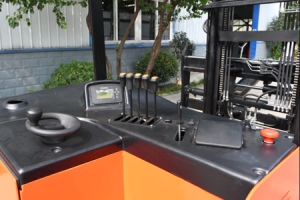 When to Use Four-Way Travel Forklift | Application Scope Guide