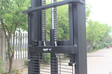 Electric Stacker Mast