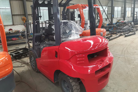 Difference Between Electric and Internal Combustion Forklift