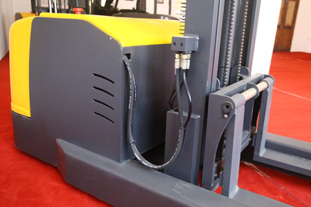 Internal Structure of Electric Reach Stacker