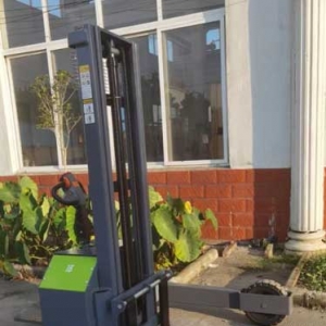 Wide Leg Rough-Terrain Stacker | Outdoor Full Electric Type