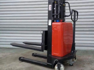 Semi‑Electric vs Full Electric Stacker | Advantages & How to Choose