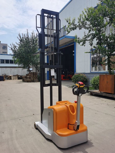 Cost-Effective Counterbalance Stacker