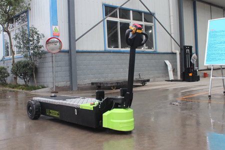 Electric Tow Tractor
