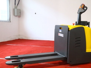 Which Electric Pallet Truck Fits Narrow Aisles Best? Stand-on Type