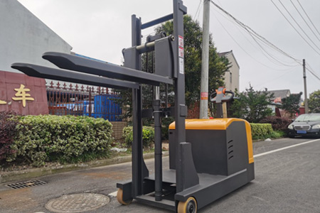 Obvious advantages of stand-on stacker