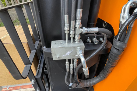 Reach stacker details