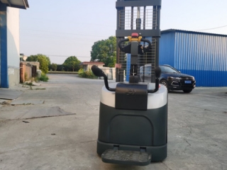 Low Maintenance Cost of Double Pallet Electric Stacker ($210)