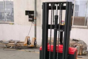 Low Noise Stand-on Full Electric Stacker for E-commerce Warehouse