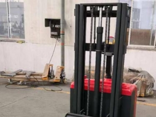 Low Noise Stand-on Full Electric Stacker for E-commerce Warehouse