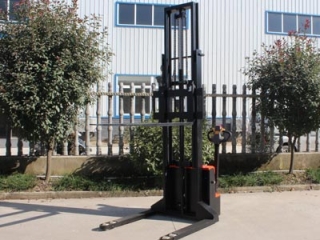 Easy Operation Walk-behind Straddle Full Electric Stacker