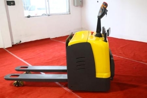 Stand-on Full Electric Pallet Truck: 20% Cost Cut for Small Warehouses