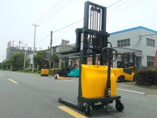 2m Lifting Semi Electric Stacker Ideal For Small Warehouse