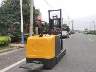 Stand-on Counterbalance Stacker: Standard Aisle Width for Warehouse Use