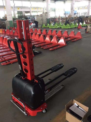 Full electric self-elevating truck