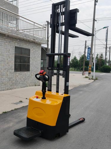 Stand-on Double Pallet Stacker