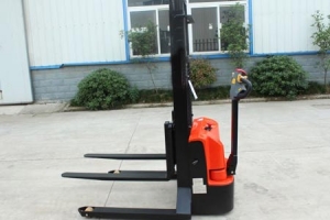 Straddle Full Electric Stacker: 2026 Price List & Buying Guide