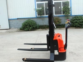 Straddle Full Electric Stacker: 2026 Price List & Buying Guide