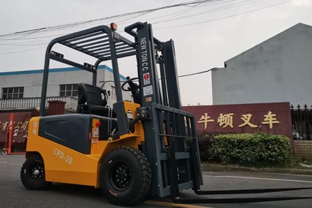 Choose batteries for electric forklift