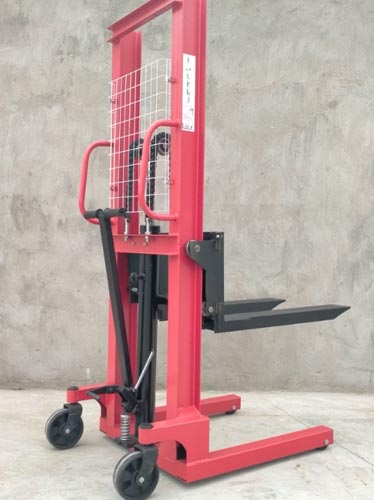 1 Ton Manual Hydraulic Stacker: Ideal Handling Tool for Retail Stores