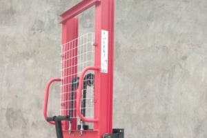 1 Ton Manual Hydraulic Stacker: Ideal Handling Tool for Retail Stores