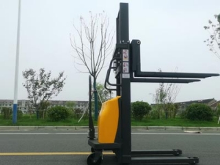 Semi-electric Stacker: Rain Protection & Daily Maintenance Tips