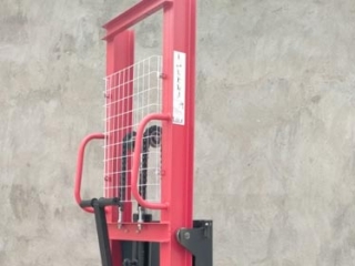 1 Ton Manual Hydraulic Stacker: Ideal Handling Tool for Retail Stores
