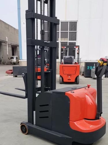 Skip Oversized Trucks! Small Electric Forklift Saves Warehouse Space