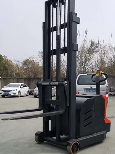 Electric counterbalance stacker
