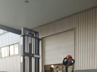 Stand-on Reach Stacker: Brand Tiers & Factory Selection Guide 2026