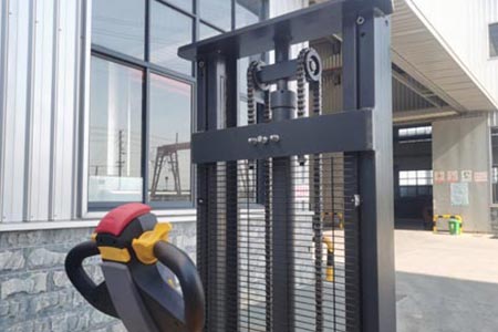 Stand-on stacker mast