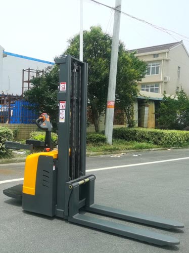 Electric double pallet stacker