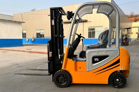 Standard maintenance for electric forklift