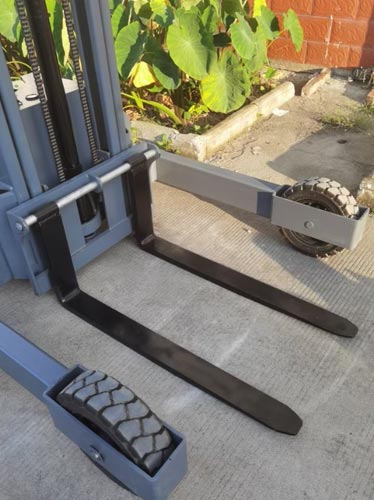 Rough terrain stacker rubber wheel