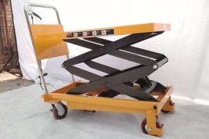 Small Space Trouble? Manual Hydraulic Lift for Maintenance & Stocking