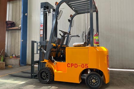 Daily maintenance of forklift tires
