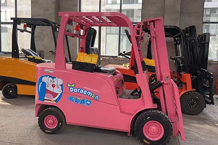 Easy climbing rough terrain forklift