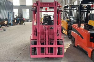 4WD All-terrain Forklift Solve Muddy Rural Road Stuck Problem