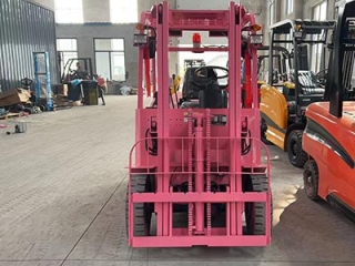 4WD All-terrain Forklift Solve Muddy Rural Road Stuck Problem