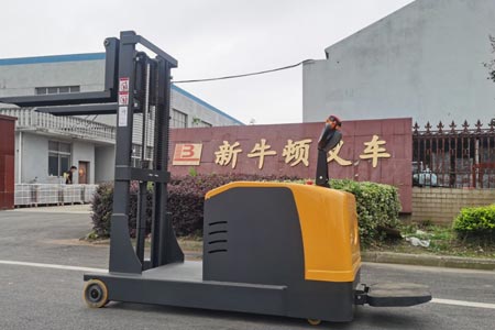 Electric counterbalance stacker