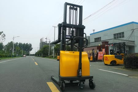 Compact semi-electric stacker