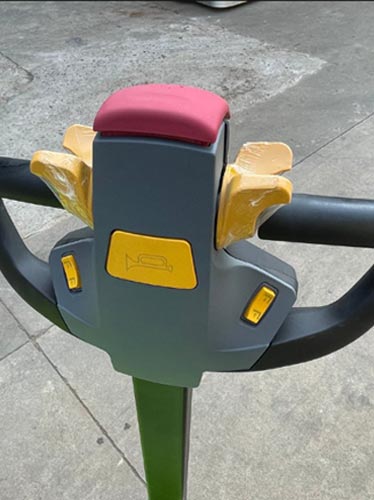 Electric walkie stacker