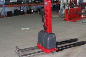 How Much Is Fully Electric Self-loading Stacker? 3 Price Tiers
