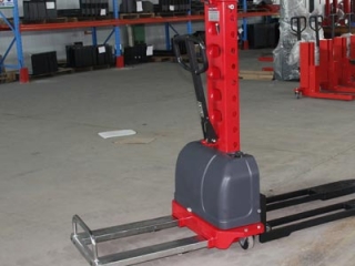 How Much Is Fully Electric Self-loading Stacker? 3 Price Tiers