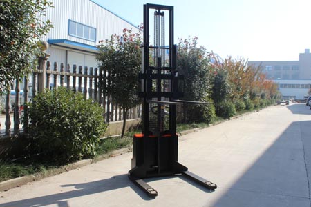 Walk-behind straddle stacker
