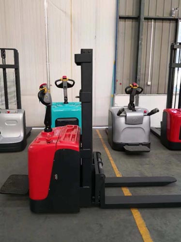 Mast for stand-on stacker