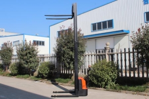Which Ton Straddle Electric Stacker? 1t/1.5t/2t Full Comparison