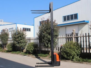 Which Ton Straddle Electric Stacker? 1t/1.5t/2t Full Comparison