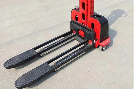 Fork arms of self-loading stacker